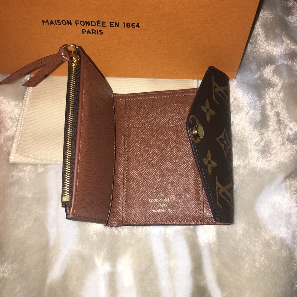 For Sale Brandnew Louis Vuitton Victorine Wallet - Picture 3 of 3